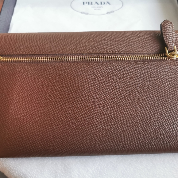 prada clutch - Picture 2 of 7